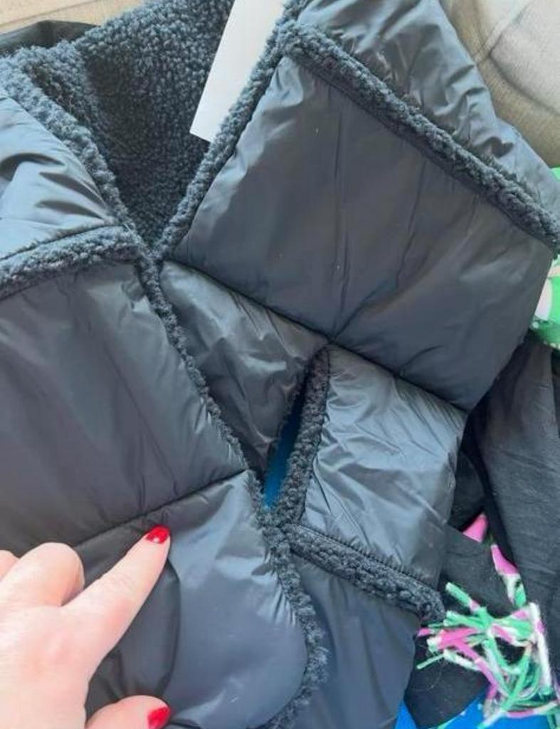 UGG Black /Reversible sjaal met details van Teddy 125 x23 cm, Verzenden, Nieuw, Maat 46/48 (XL) of groter, Sjaal
