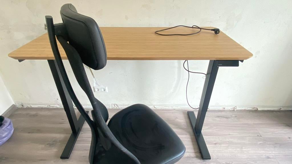 Stand up desk + ikea chair both black, Huis en Inrichting, Bureaus, Ophalen, Zo goed als nieuw