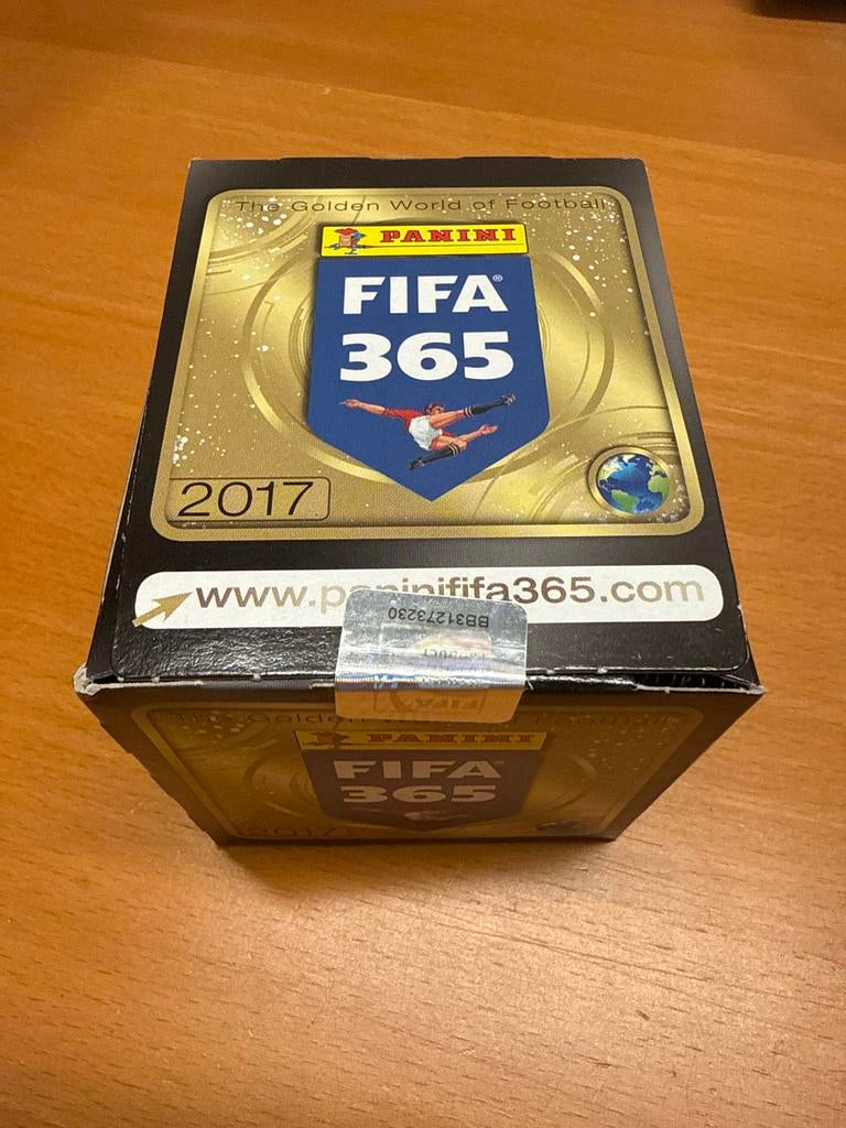 Panini FIFA 365 Box Verzegeld - 250 stickers, Ophalen of Verzenden, Nieuw, Overige sporten, Spelerskaart