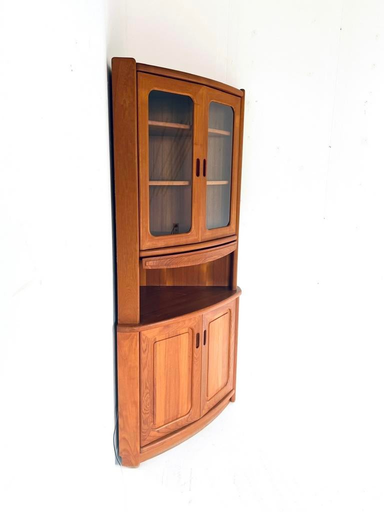 Vintage Deense teakhouten hoekvitrine, Dyrlund ‘70, Met lade(s), Zo goed als nieuw, Teakhout, Vintage retro buisframe design rotan webbing papercord