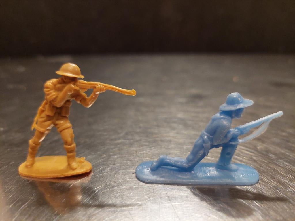 Plastic soldaatjes / oorlog soldaatjes geel/ blauw, Verzamelen, Ophalen of Verzenden, Gebruikt