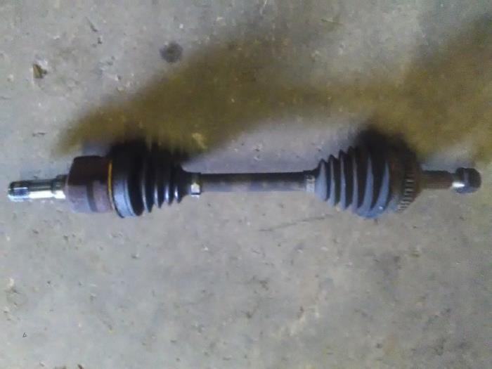 Aandrijfas links-voor van een Chrysler Grand Voyager, Gebruikt, -, Ophalen of Verzenden, -