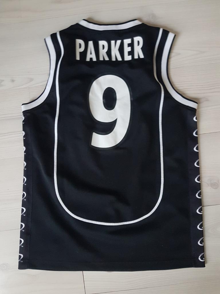 Spalding Tony Parker jersey in size small, Sport en Fitness, Basketbal, Ophalen of Verzenden, Zo goed als nieuw, Kleding