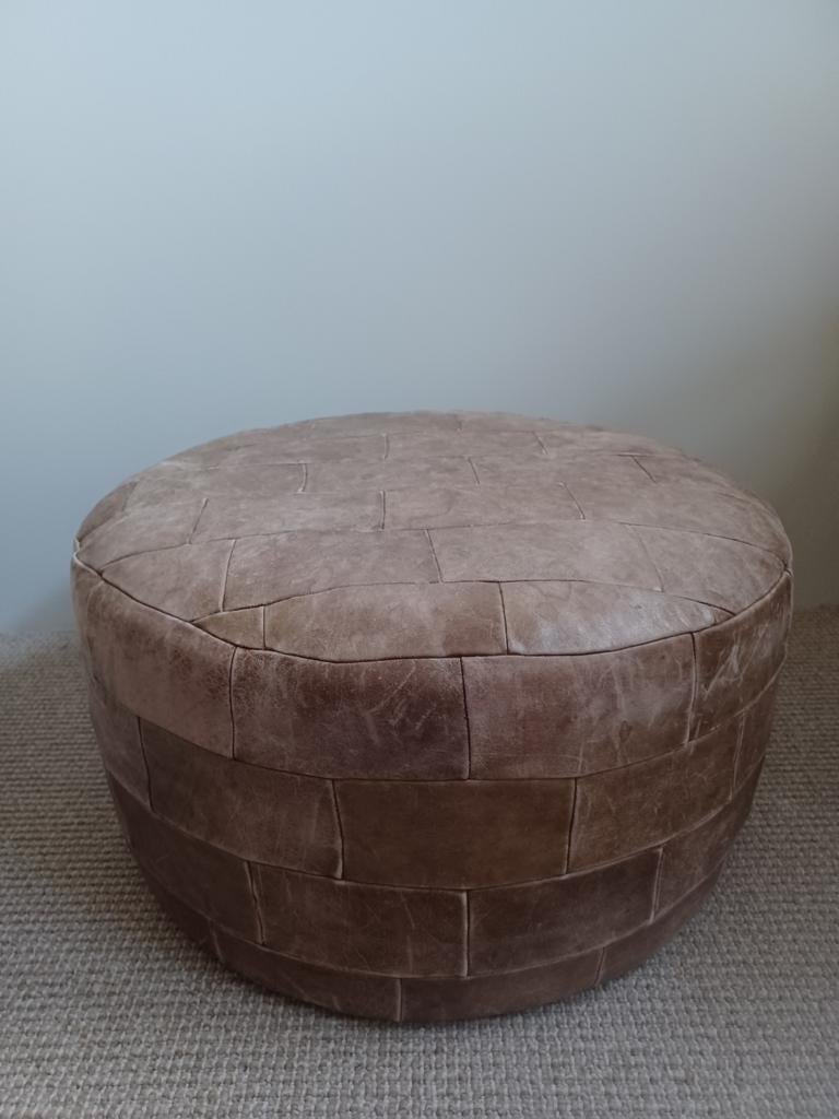 Vintage leren poef, Ophalen of Verzenden, Zo goed als nieuw, Rond, 50 tot 75 cm