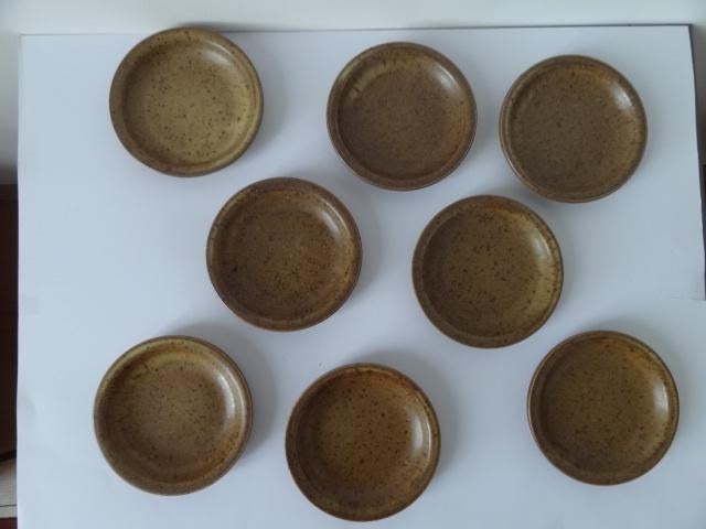 8 Taizé gebaksbordjes in gres, diameter ca 14 cm. Frankrijk, Verzenden