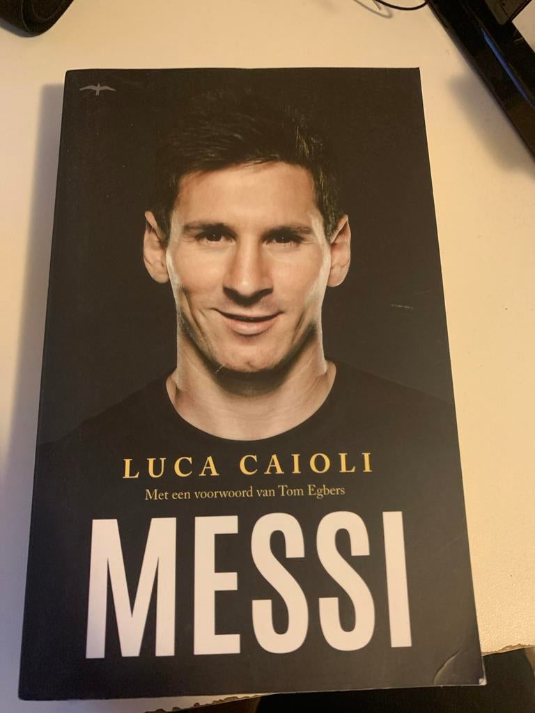 Messi - Luca Caioli biografie, Ophalen of Verzenden, Zo goed als nieuw, Sport