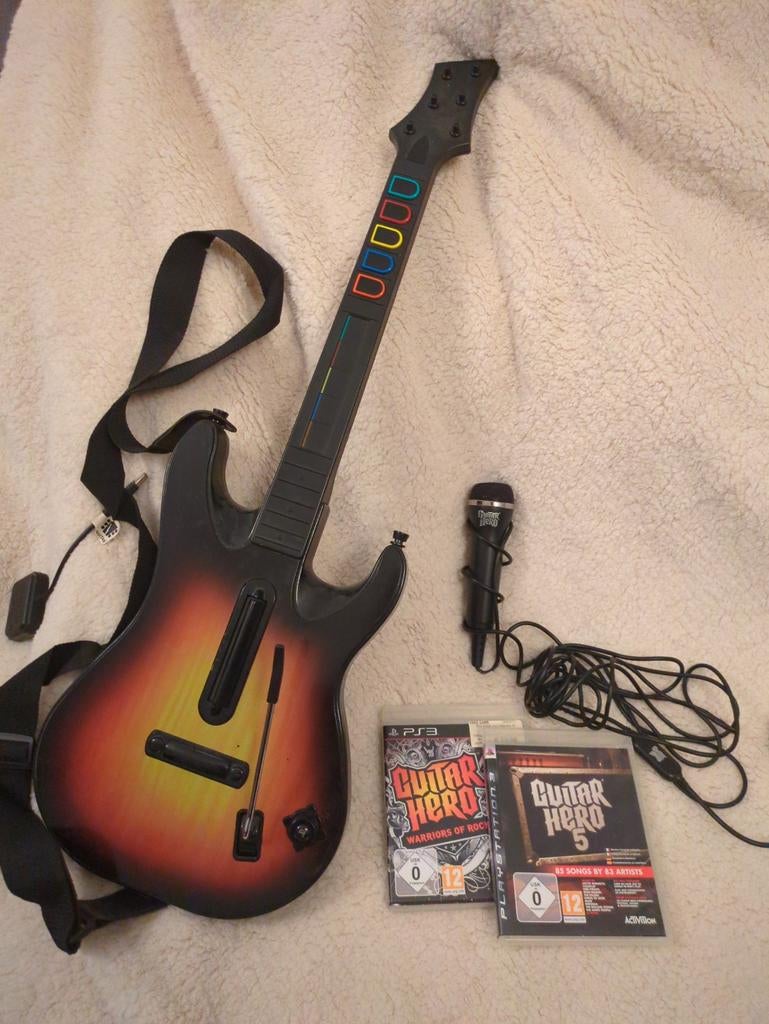 Guitar Hero PS3 Compleet Pakket met gitaar, microfoon , spel, Muziek, Gebruikt, Eén computer, Ophalen of Verzenden