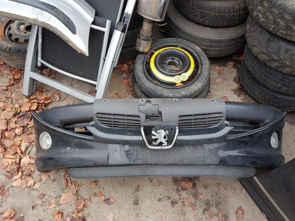 PEUGEOT 206 VOORBUMPER +MISTLAMPEN EN GRIL BJ 98 TOT 2008, Ophalen of Verzenden, Gebruikt, Voor, Bumper