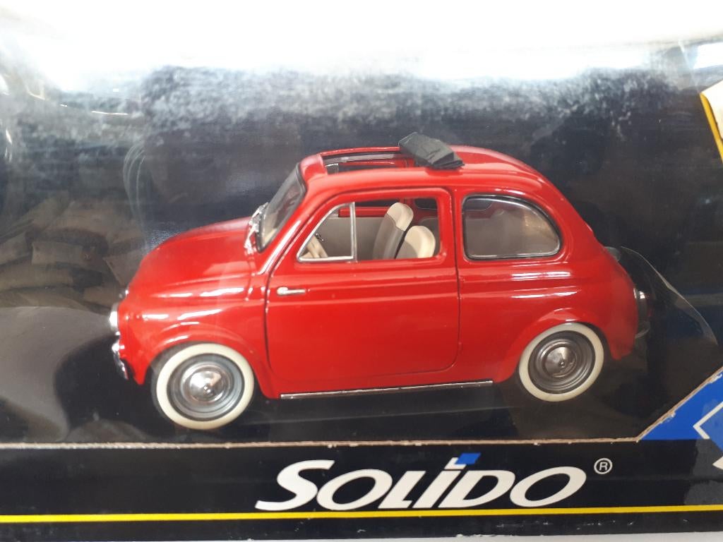 Fiat    500  uit 1960, Hobby en Vrije tijd, Modelauto's | 1:18, Ophalen of Verzenden, Nieuw, Auto, Solido