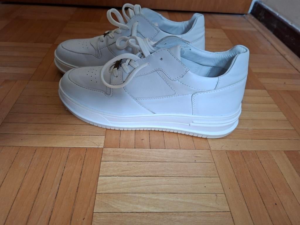 Zusss witte sneakers 41, Kleding | Dames, Schoenen, Verzenden, Zo goed als nieuw, Wit, Sneakers of Gympen