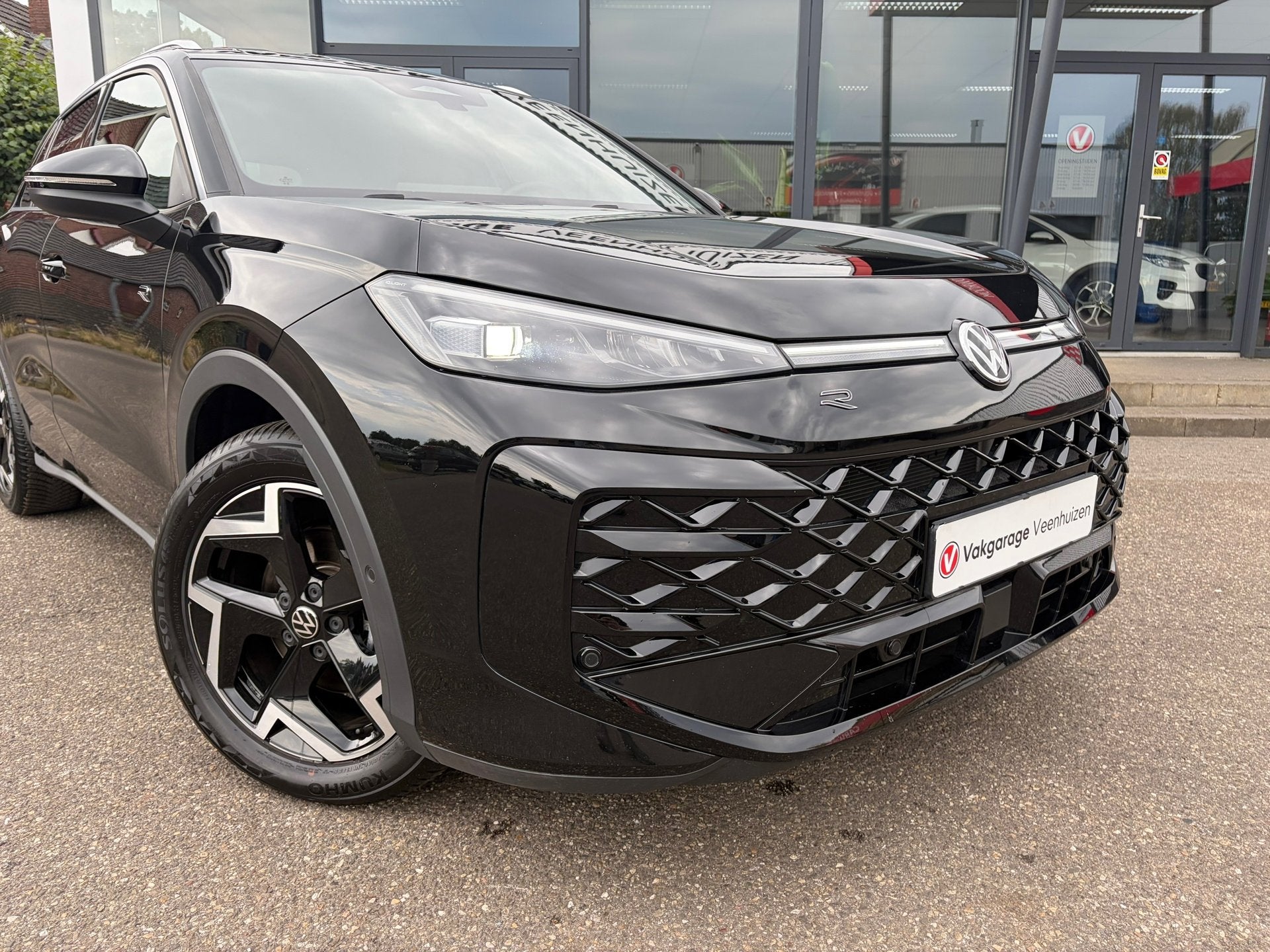 Volkswagen T-Roc 1.5 eTsi R-Line First Edition 150PK|Rijklaa, Zwart, 4 cilinders, Alcantara, Zwart