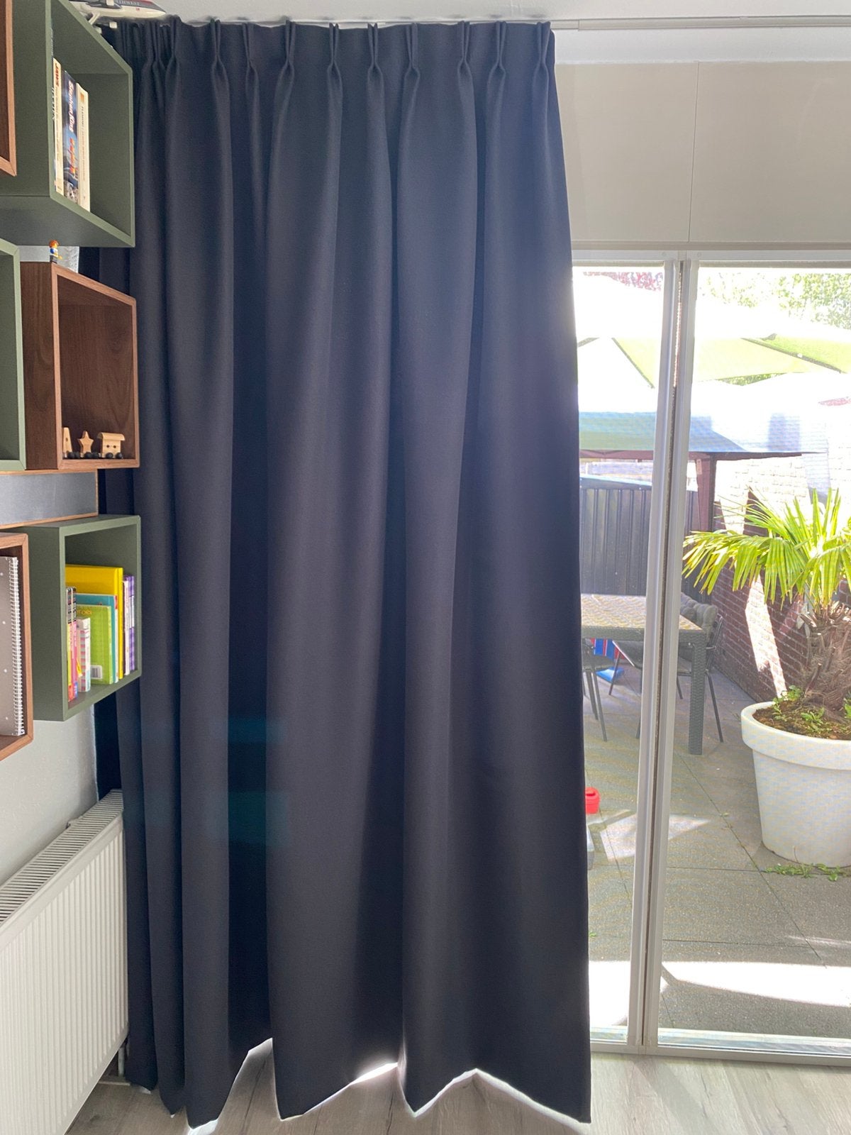 Kwantum Mila gordijnen antraciet verduisterend B300 bij H260, Huis en Inrichting, Ophalen, 200 cm of meer, Nieuw, 200 cm of meer