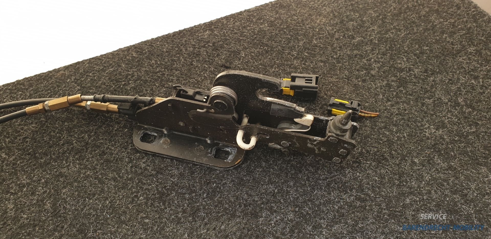 Dakhaak achterklep Peugeot 206 CC cabriolet kofferbak sluiti, Taurusavenue 1
2132 LS  Hoofddorp, NL, Gebruikt, Contact.group@renault.com
