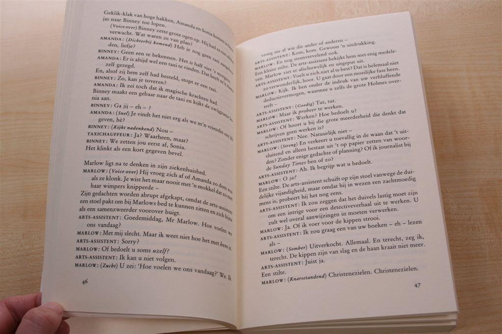De zingende detective — Dennis Potter — Script TV-serie, Ophalen of Verzenden, Gelezen