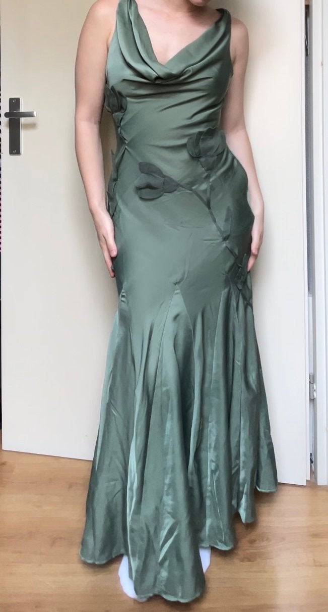 ASOS Satijnen Galajurk Saige Groen met Bloemborduursels, Kleding | Dames, Nieuw, Ophalen of Verzenden, Maat 36 (S), Onder de knie