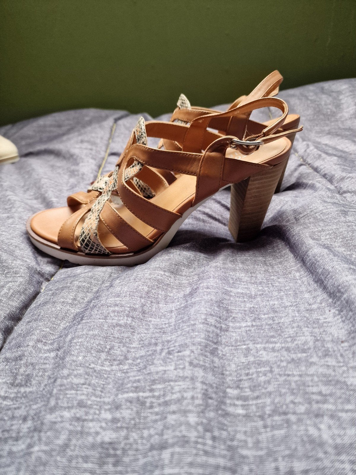 Mooie sandalen met hak, mt 39, amper gedragen, Kleding | Dames, Schoenen, Ophalen of Verzenden, Zo goed als nieuw, Sandalen of Muiltjes