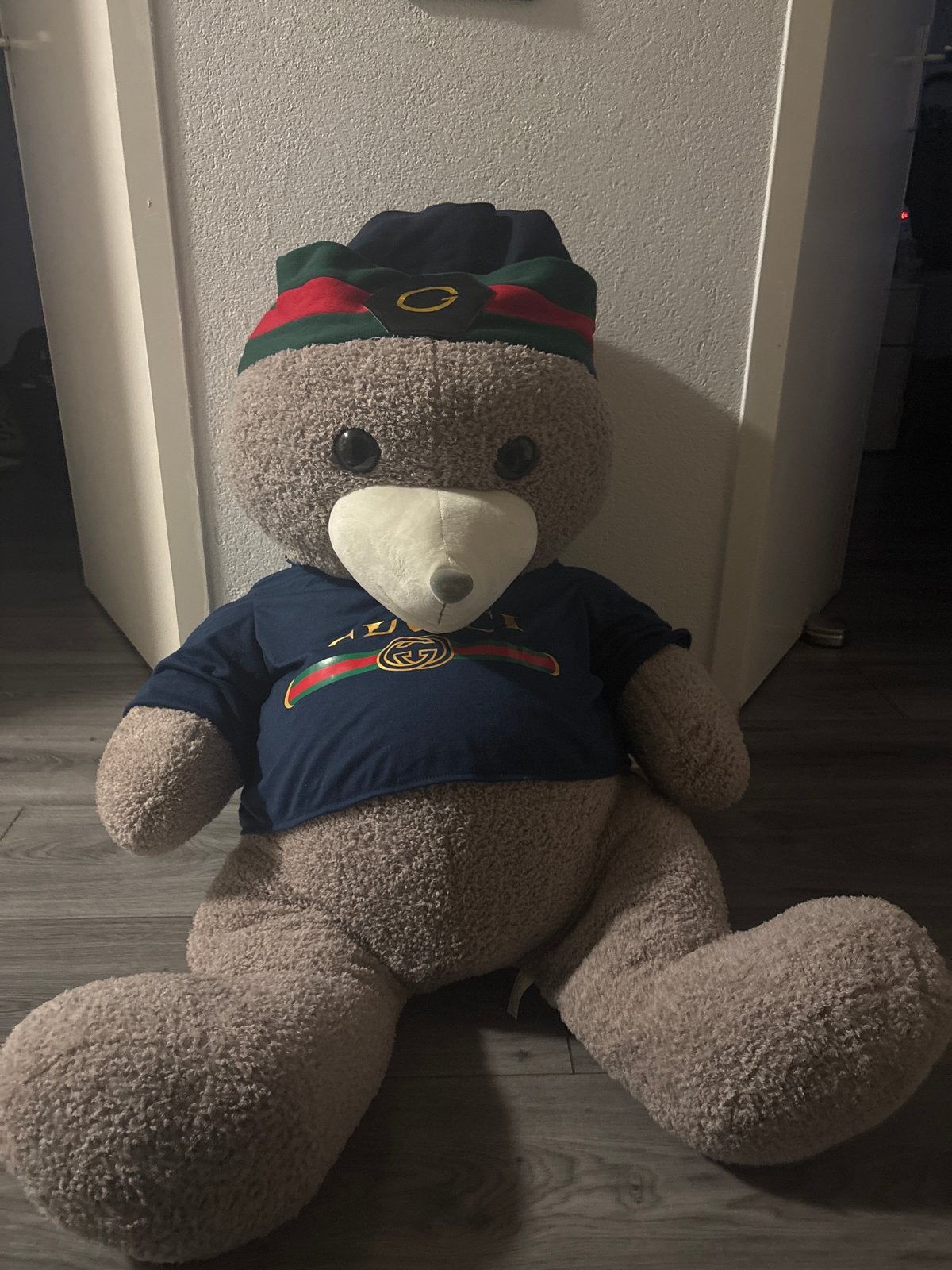 Grote Gucci Beer Knuffel - Exclusief en Zo goed als nieuw, Overige merken, Beer, Zo goed als nieuw, Met kleding of accessoire