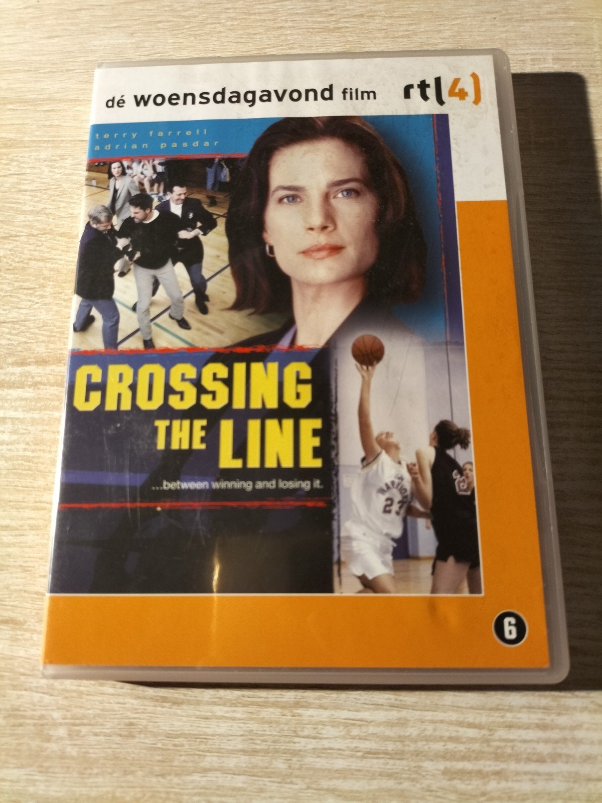 Crossing the line, Ophalen of Verzenden