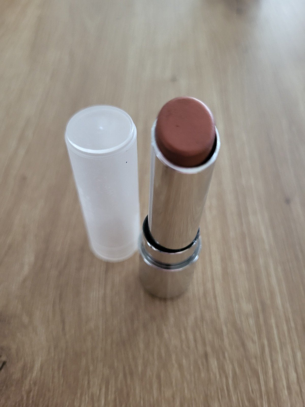 Nieuwe lipstick kleur bruin, Ophalen of Verzenden, Nieuw, Bruin, Lippen