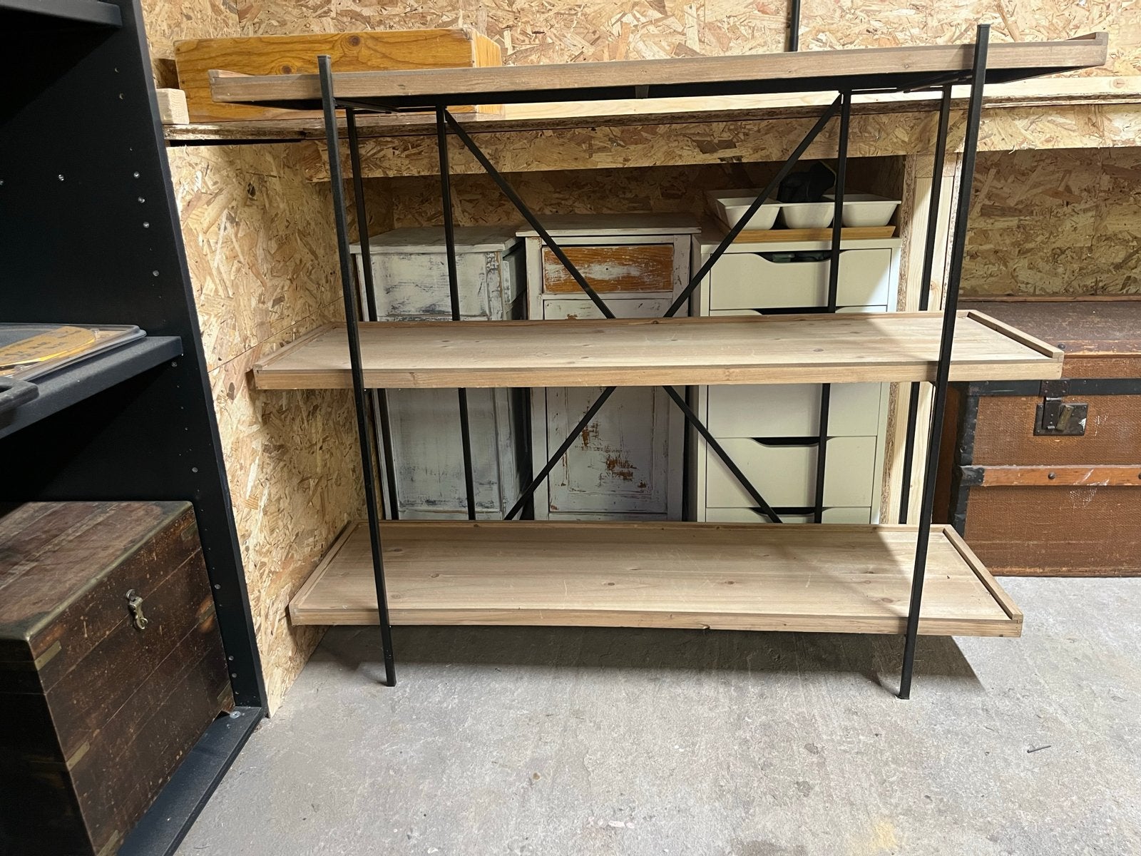 Houten rek met zwart stalen frame, Ophalen, Zo goed als nieuw