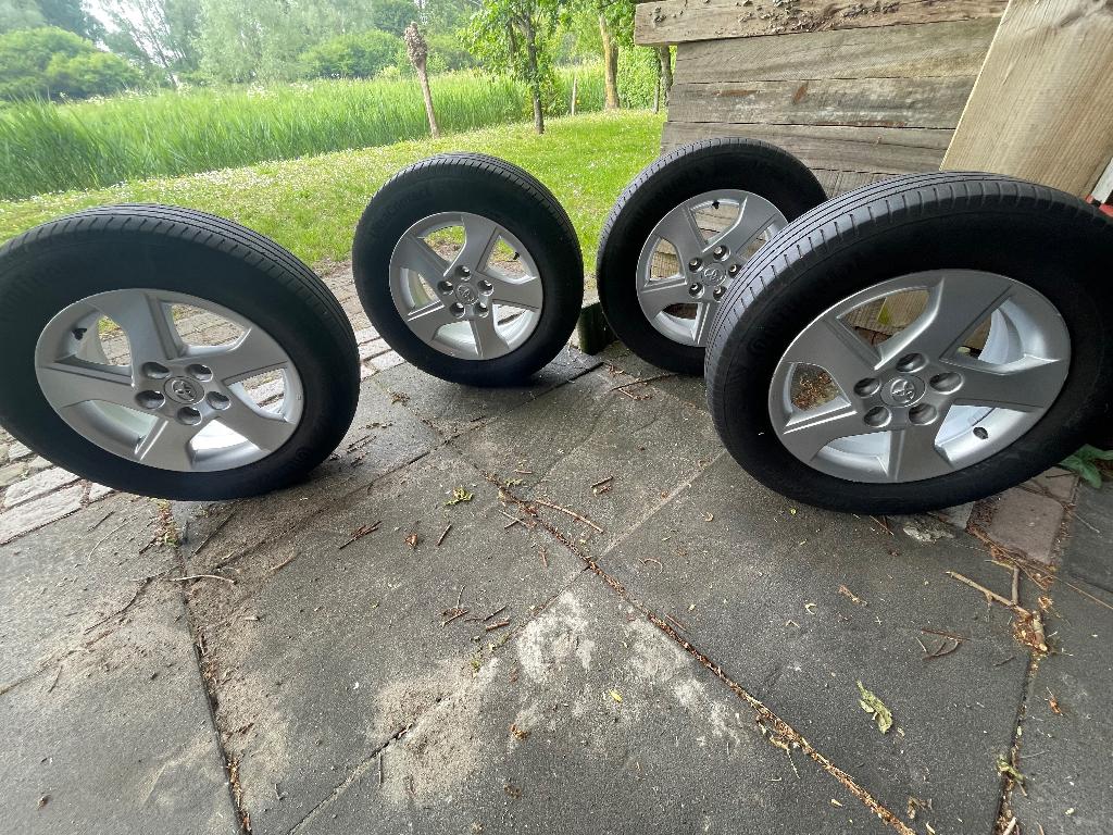 Toyota Auris velgen met continental zomerbanden 195 65R15, Ophalen, Gebruikt, 15 inch, Banden en Velgen