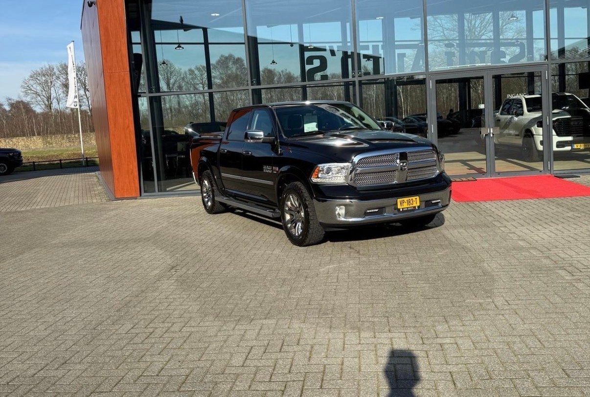 RAM 1500 limited 2015, Auto's, Automaat, Achterwielaandrijving, Zwart, 5654 cc