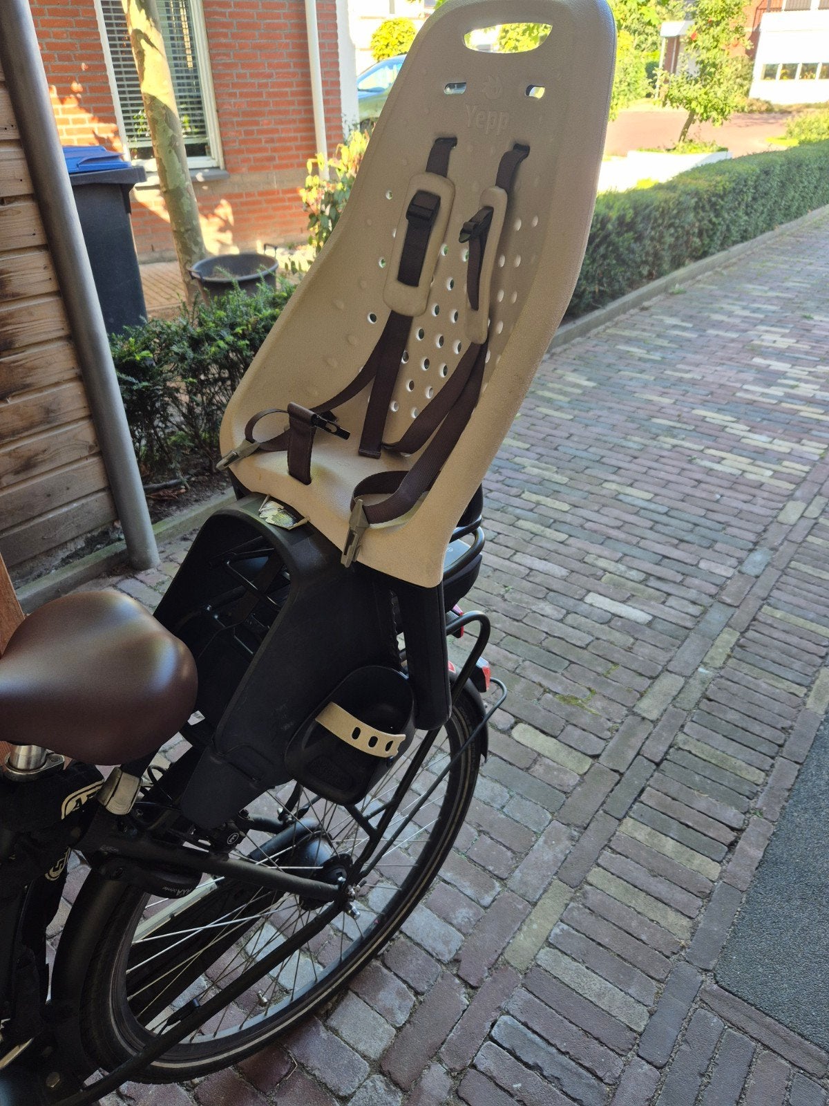 Yepp fietsstoeltje achter - Comfortabel en veilig, Fietsen en Brommers, Achterzitje, Yepp, Ophalen, 15 t/m 25 kg