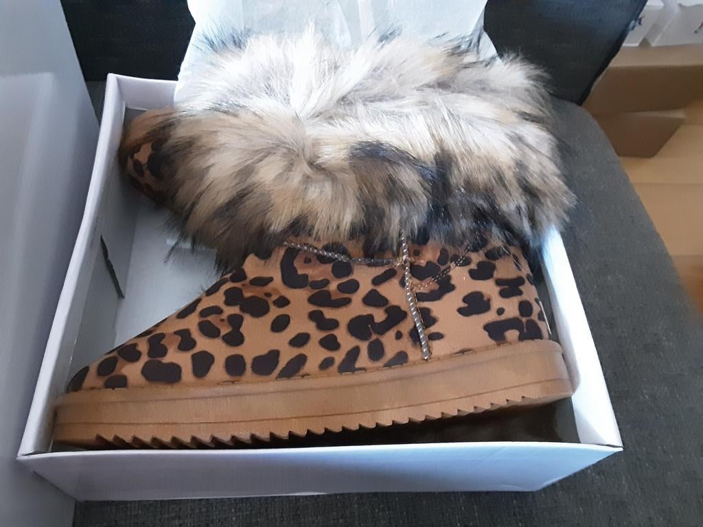 Leopard print laarzen met bont, maat 40, Kleding | Dames, Schoenen, Ophalen of Verzenden, Nieuw, Bruin, Lage of Enkellaarzen