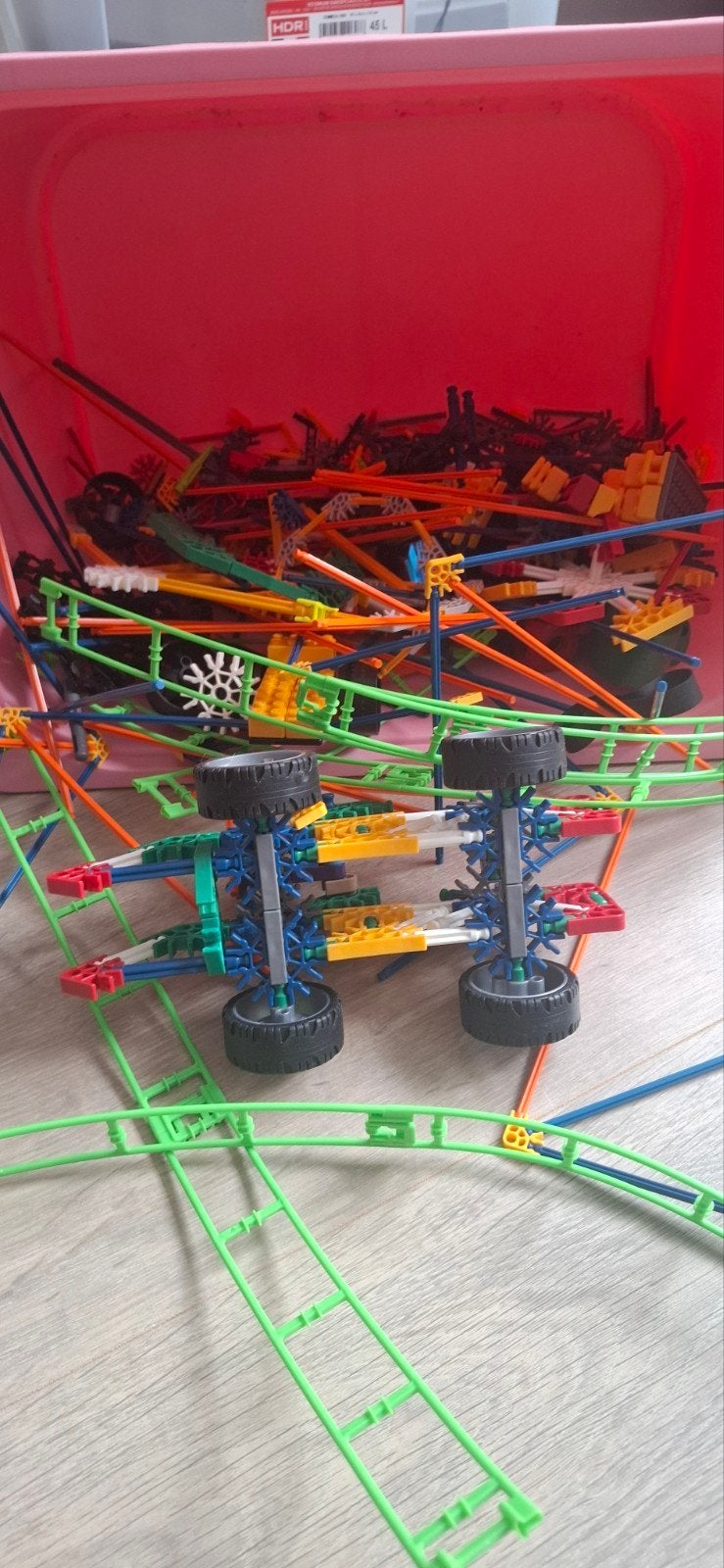 Grote bak vol K'nex met diverse sets en losse blokjes, Ophalen, Zo goed als nieuw, K'nex