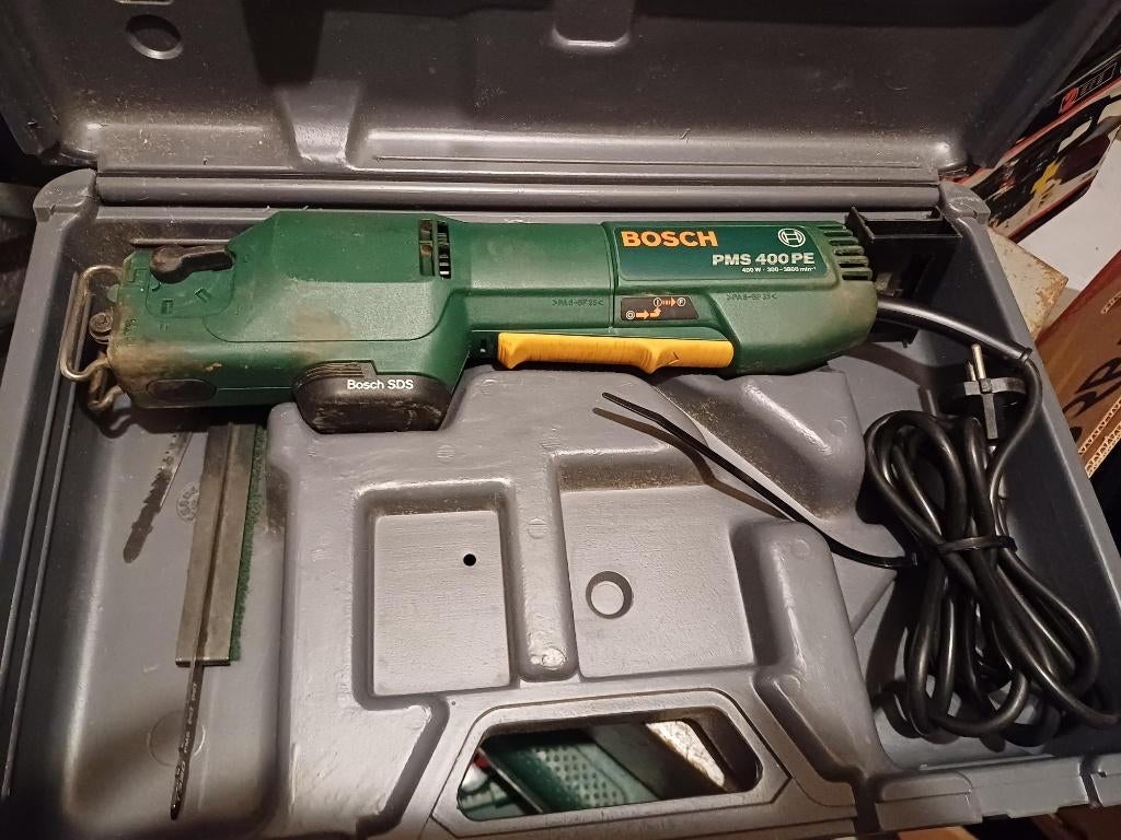 Bosch zaagmachine PMS 400 PE multifunctionele in koffer., Gebruikt, Cirkelzaag, Ophalen of Verzenden, 30 tot 70 mm