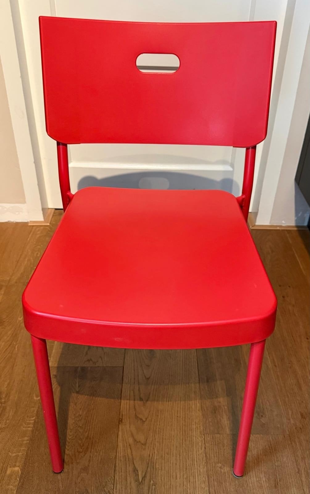 Ikea rode stapelbare stoel, Huis en Inrichting, Stoelen, Ophalen, Gebruikt, Modern, Functioneel, Rood