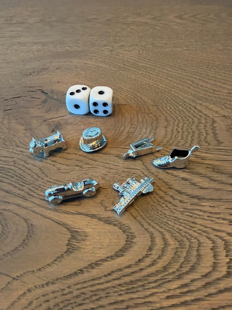 Monopoly pionnen en dobbelstenen, Hobby en Vrije tijd, Gezelschapsspellen | Bordspellen, Ophalen of Verzenden, Nieuw