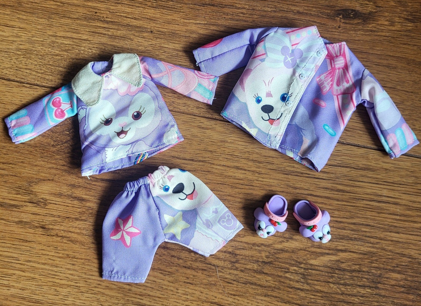 hand gemaakte DISNEY LINABELL kleding setje met schoentjes., Ophalen of Verzenden, Zo goed als nieuw, Kleertjes
