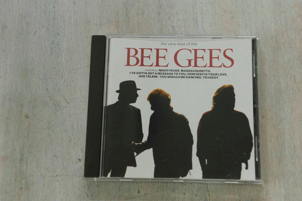 Bee Gees - - The Very Best Of 19 geweldige nummers, Verzenden, Zo goed als nieuw