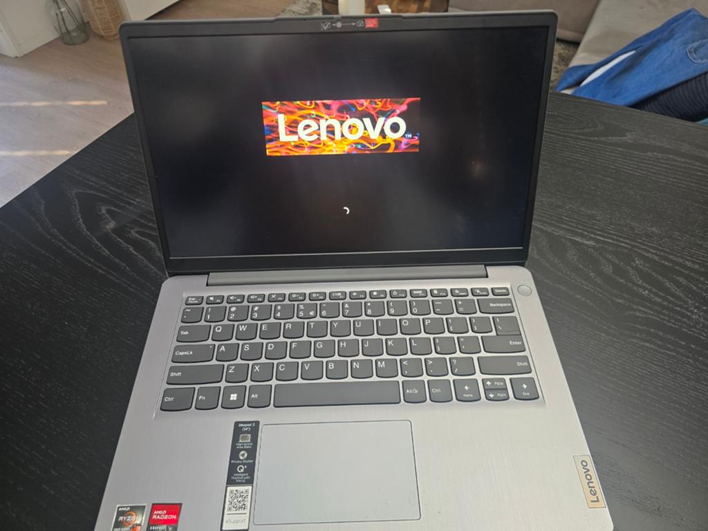 Lenovo laptop, Computers en Software, Ophalen of Verzenden, Zo goed als nieuw, 14 inch