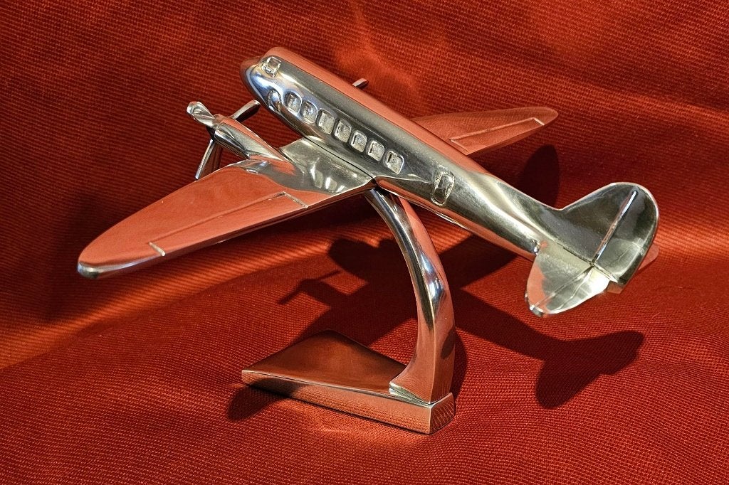 Dakota schaalmodel propeller vliegtuig, Antiek en Kunst, Curiosa en Brocante, Verzenden
