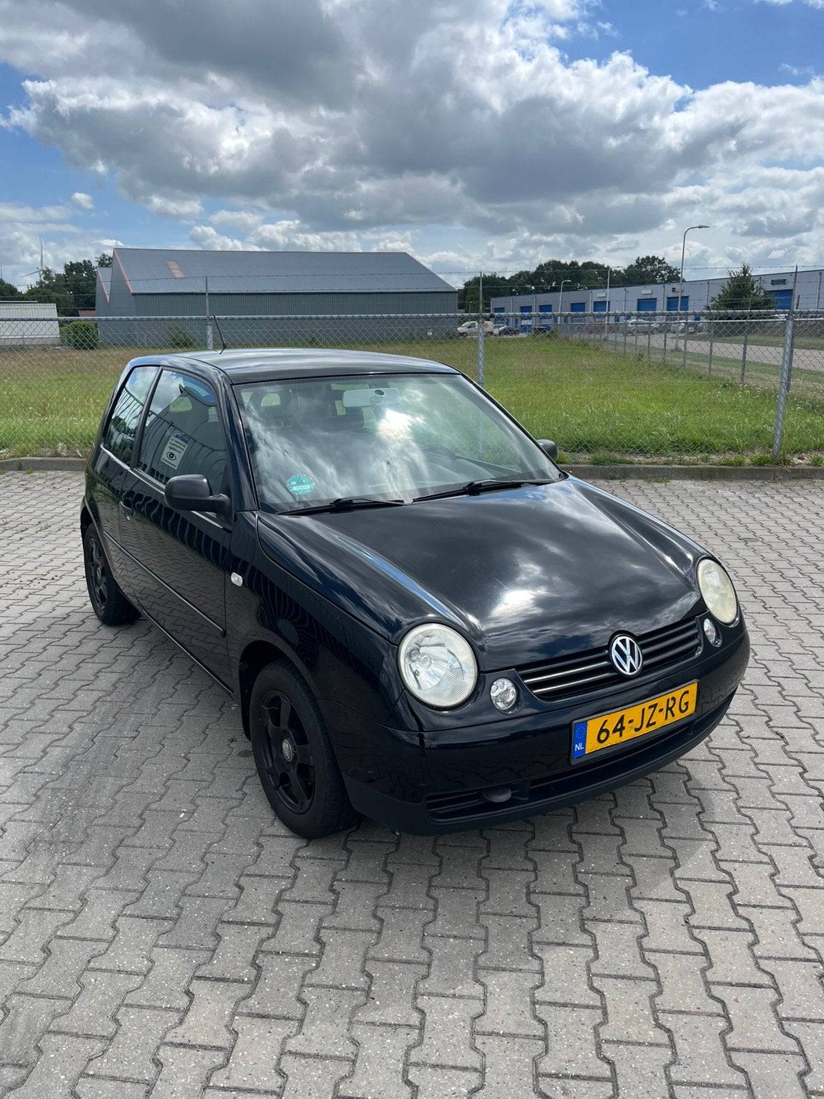 Volkswagen Lupo 1.4 2002 nwe apk, Auto's, Voorwielaandrijving, 4 cilinders, 4 stoelen, Zwart