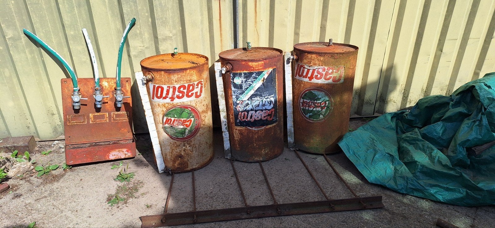 Castrol olie tonnen met vul systeem, Ophalen, Gebruikt