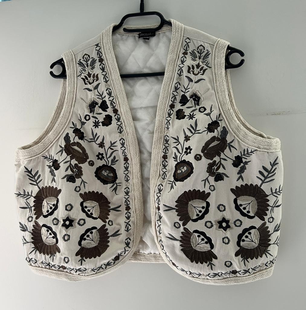 Excellent beige geborduurd gilet mt 42/44, Kleding | Dames, Ophalen of Verzenden, Zo goed als nieuw, Maat 42/44 (L), Beige