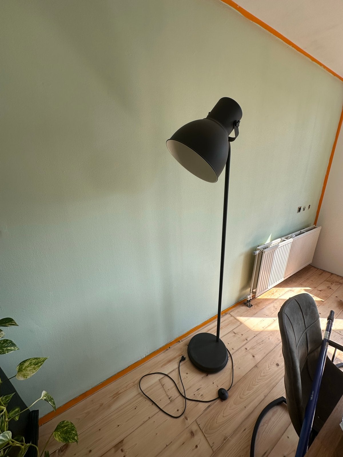 Donker grijze staande lamp, 180 cm hoog, Huis en Inrichting, Lampen | Vloerlampen, Ophalen, Gebruikt, Metaal, 150 tot 200 cm