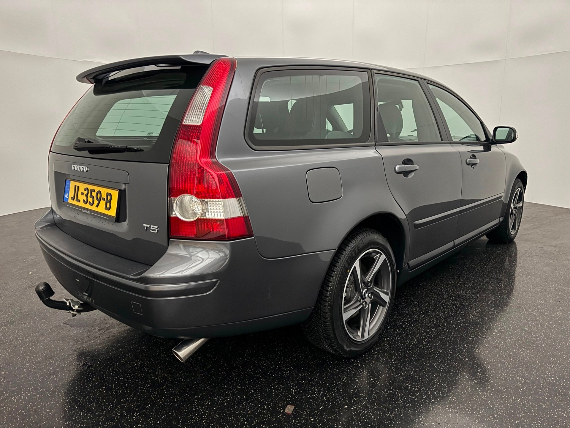 Volvo V50 2.5 T5 AWD Kinetic / YOUNGTIMER / Leder / Xenon, Auto's, Automaat, Gebruikt, Zwart, 700 kg
