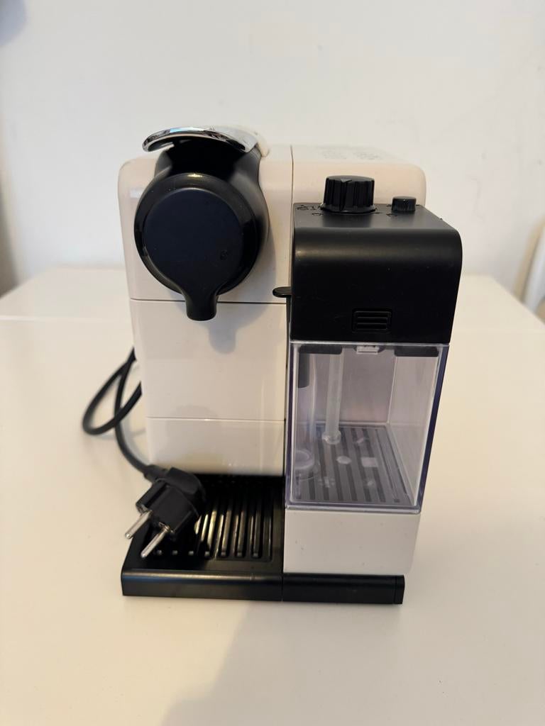Nespresso DeLonghi met melkopschuimer - Wit, Koffiepads en cups, Gebruikt, Espresso apparaat, Ophalen