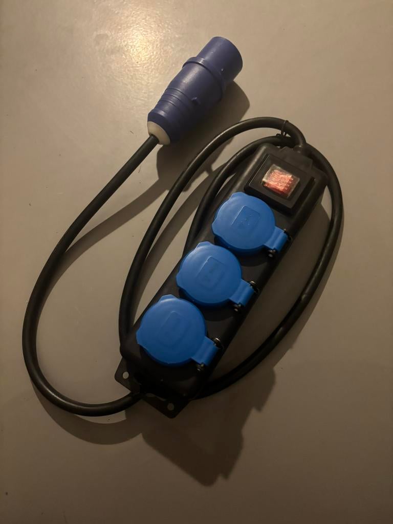 1,5 meter Stekkerdoos – IP44 – 16A - Blauw, Ophalen of Verzenden, Zo goed als nieuw