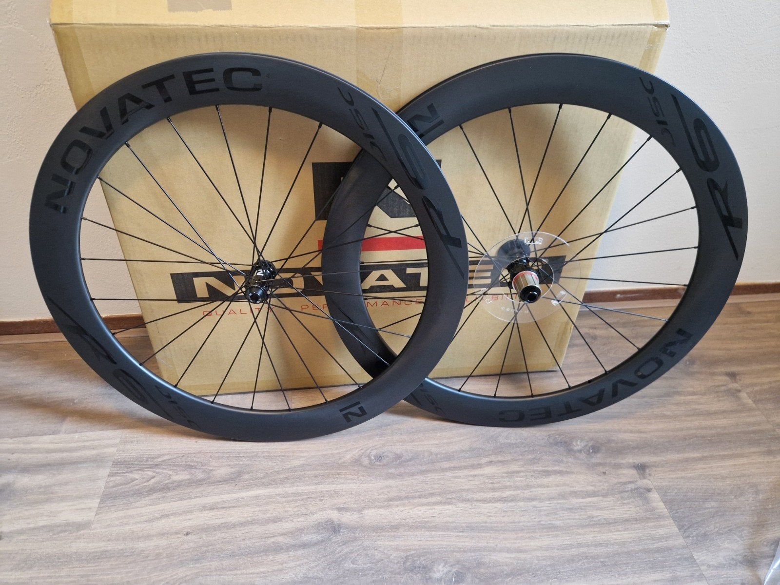 Nieuwe Novatec R6 Carbon Racefiets Wielset - 60mm/28mm, Fietsen en Brommers, Fietsonderdelen, Wiel, Nieuw, Ophalen of Verzenden