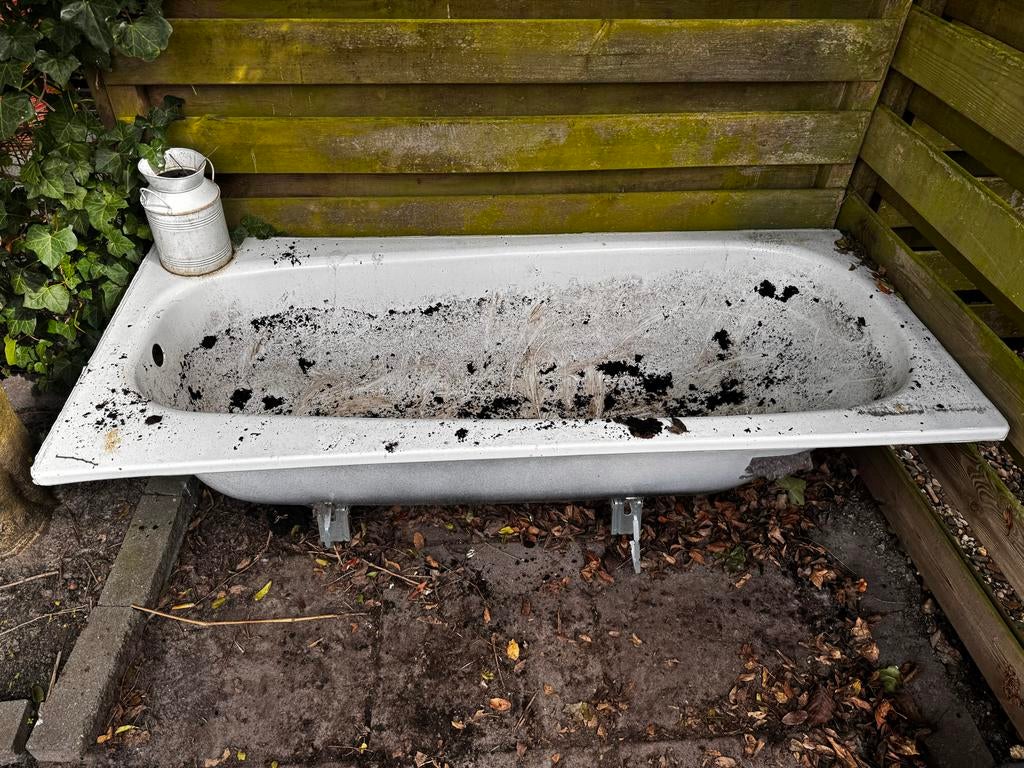 Stalen badkuip voor buiten / oud ijzer, Tuin en Terras, Bloembakken en Plantenbakken, Gebruikt, Metaal, Tuin, 30 tot 60 cm, 100 cm of meer