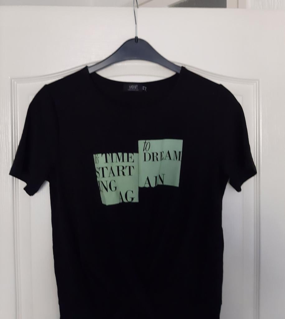 Zwart Shirt met Leuke Print van Merk Yest, Maat 38/40 (M), Zwart, Ophalen of Verzenden, Zo goed als nieuw