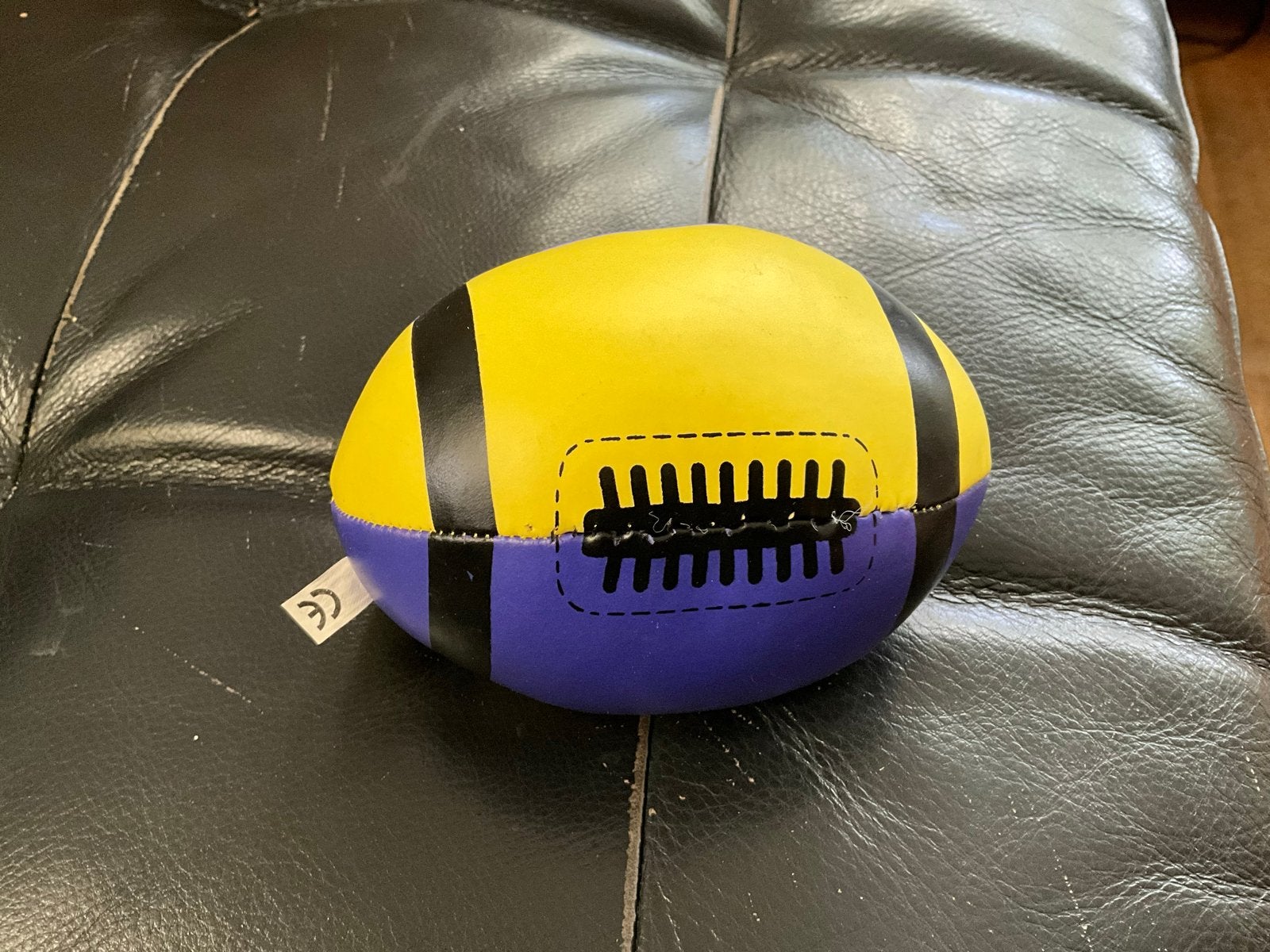 Nesquik zachte Rugbyspeelbal - Geel/Paars, Ophalen of Verzenden, Gebruikt, Jongen of Meisje
