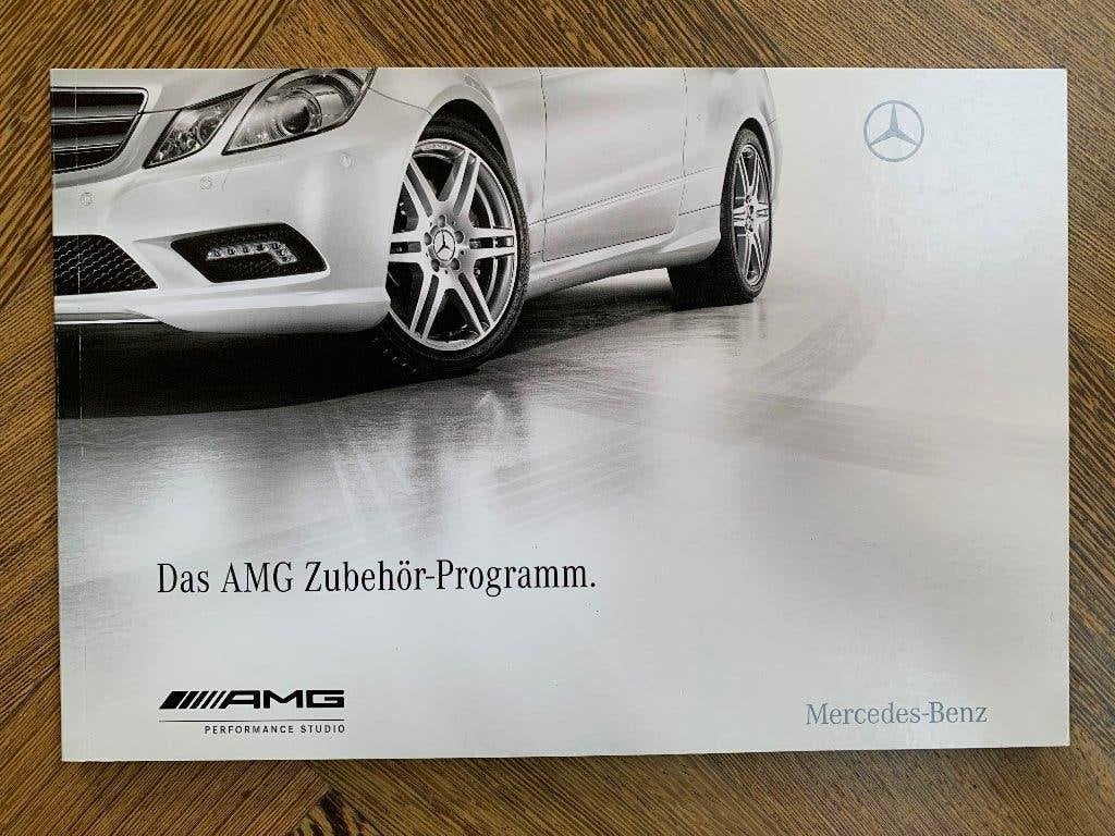 Accessoires folder Mercedes-Benz AMG 2009 totaalprogramma, Zo goed als nieuw, Mercedes-Benz, Mercedes, Ophalen of Verzenden