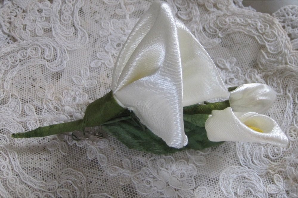 Antieke corsage van zijden bloemen, Ophalen of Verzenden