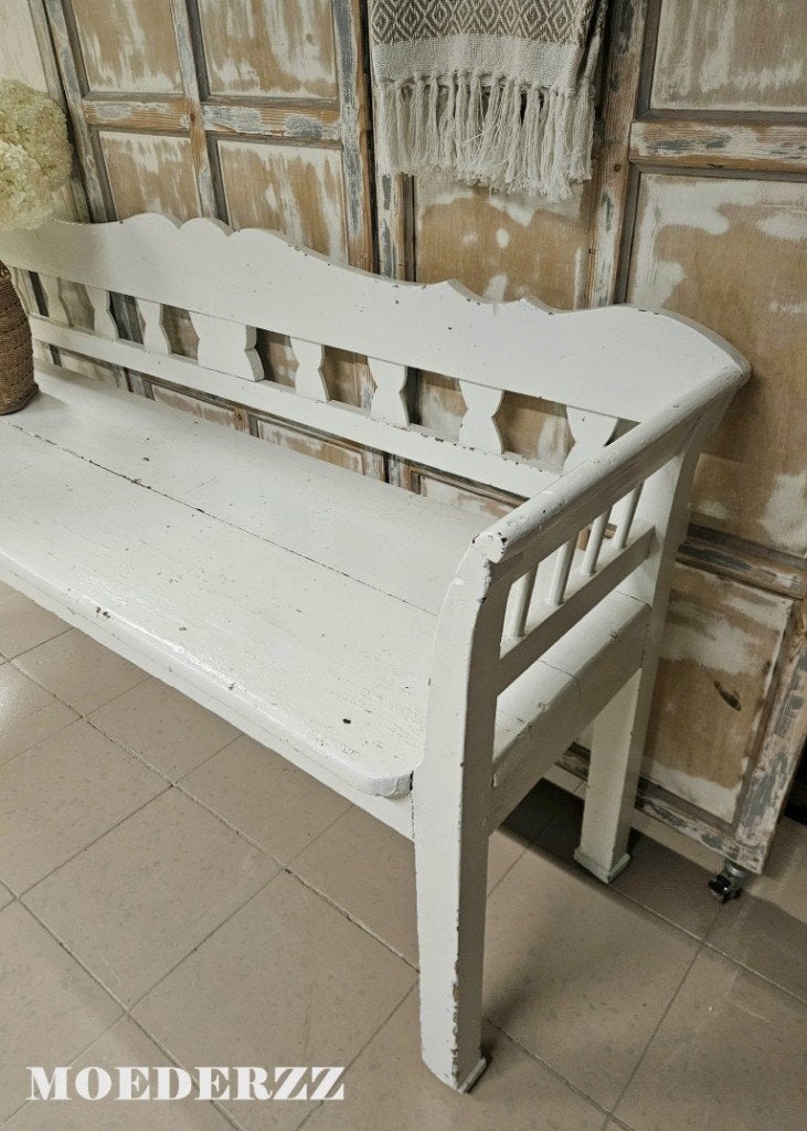 Foto 7 van Hongaarse houten Bank sfeervol